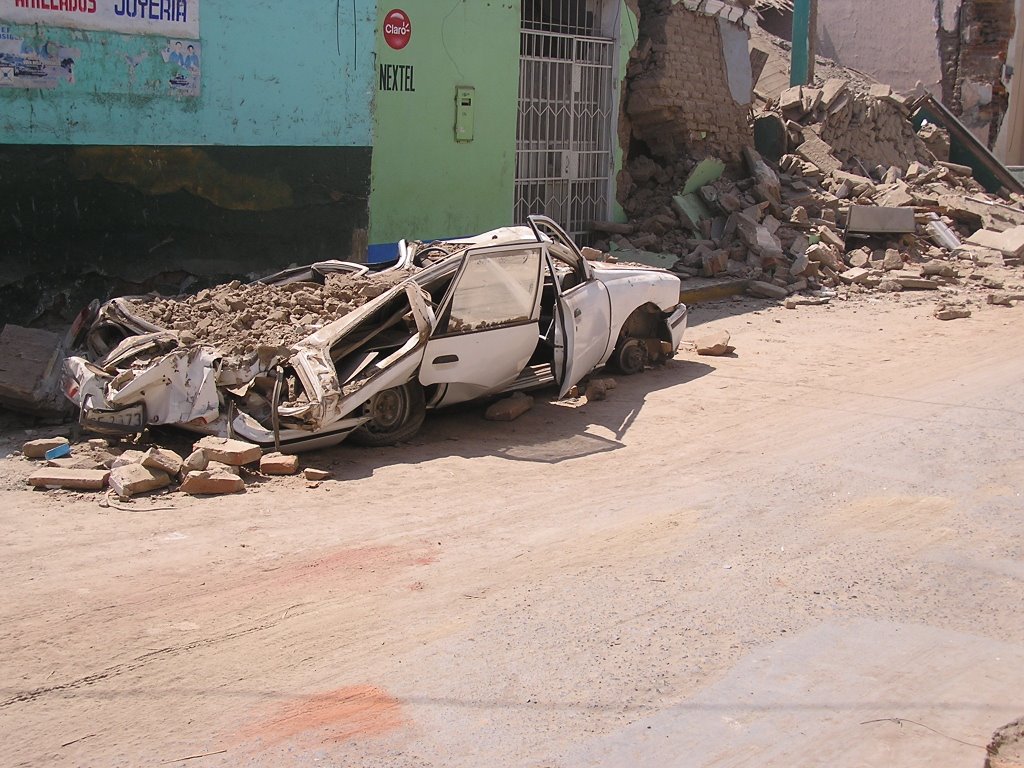 Ica despues del terremoto by Pedro Saravia Junes