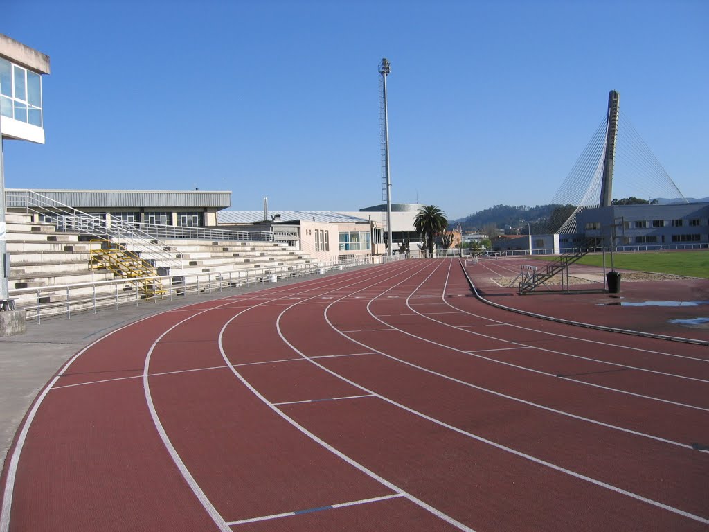 PISTA DE ATLETISMO DEL ESTADIO DE LA JUVENTUD. PONTEVEDRA, (SPAIN). by carloslandazabal