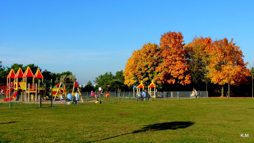 Bydgoszcz - teren rekreacyjny przy ulicy Przodowników Pracy. Widoczny plac zabaw dla dzieci by Kazimierz .Mendlik