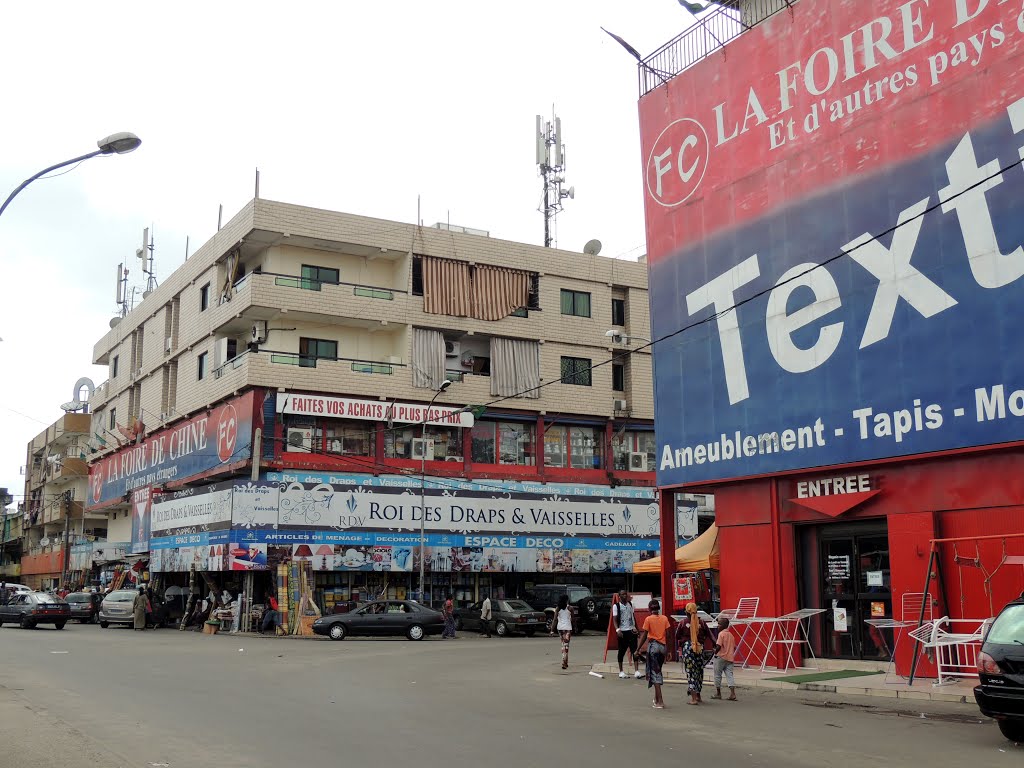 Abidjan, Treichville, roi des draps et de la vaisselle by tofil44