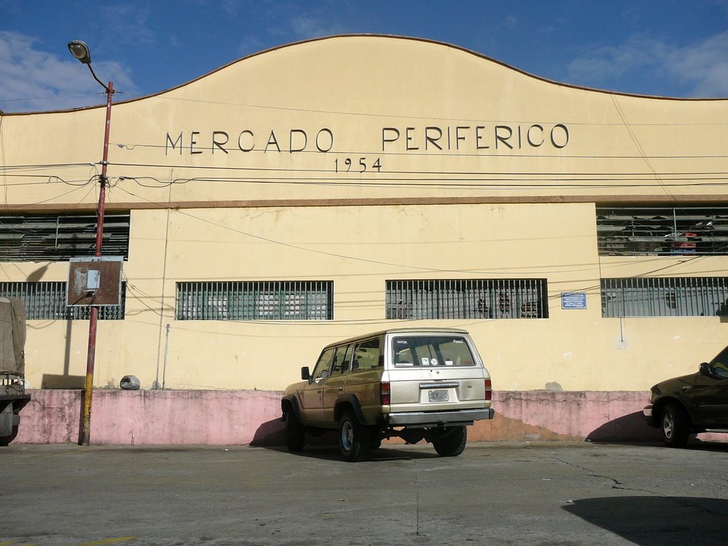 Fachada del Mercado Periférico de Mérida by Edwin Mora