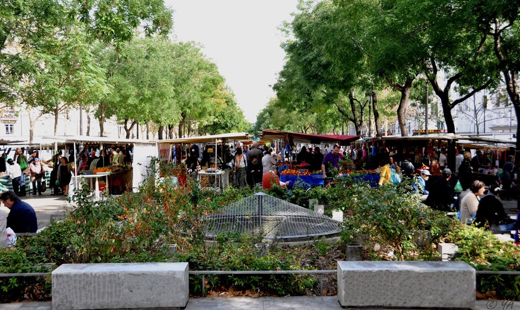 Paris : Marché canal St Martin. by Y. A, Villyssois.