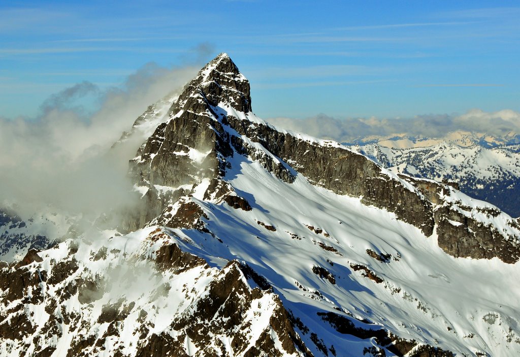 Sloan Peak by longbachnguyen