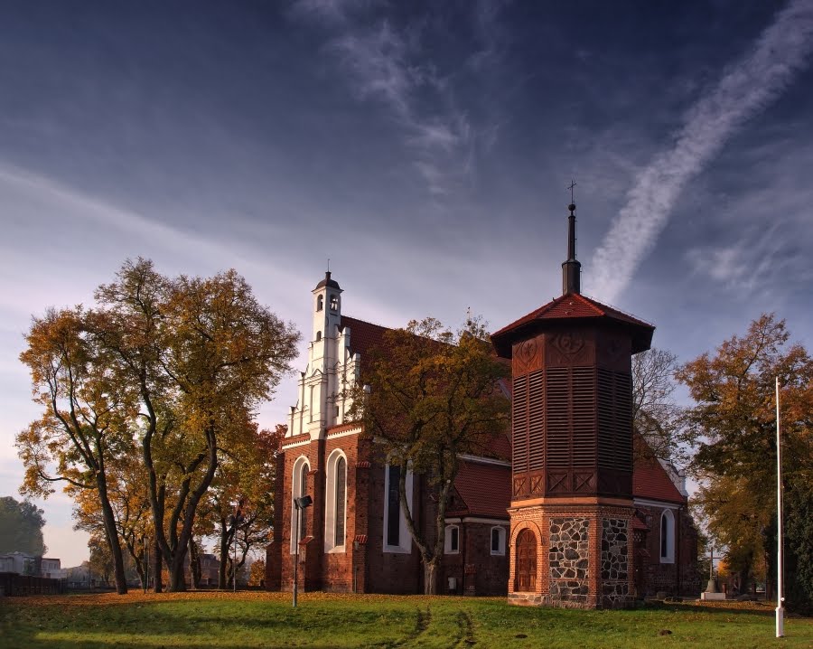 Wągrowiec – późnogotycki kościół farny św. Jakuba z XVI w. Wnętrze trzynawowe , nakryte w prezbiterium i nawie sklepieniami gwiaździstymi. Na belce tęczowej późnogotycka grupa pasyjna z końca XVI w., renesansowa ambona z 1593, 9 ołtarzy renesansowych i barokowych. Przy kościele pomnik ks. Jakuba Wujka urodzonego w Wągrowcu autora słynnego przekładu Biblii na język polski, oraz dzwonnica wzniesiona w 1847. by Artur Mazurek