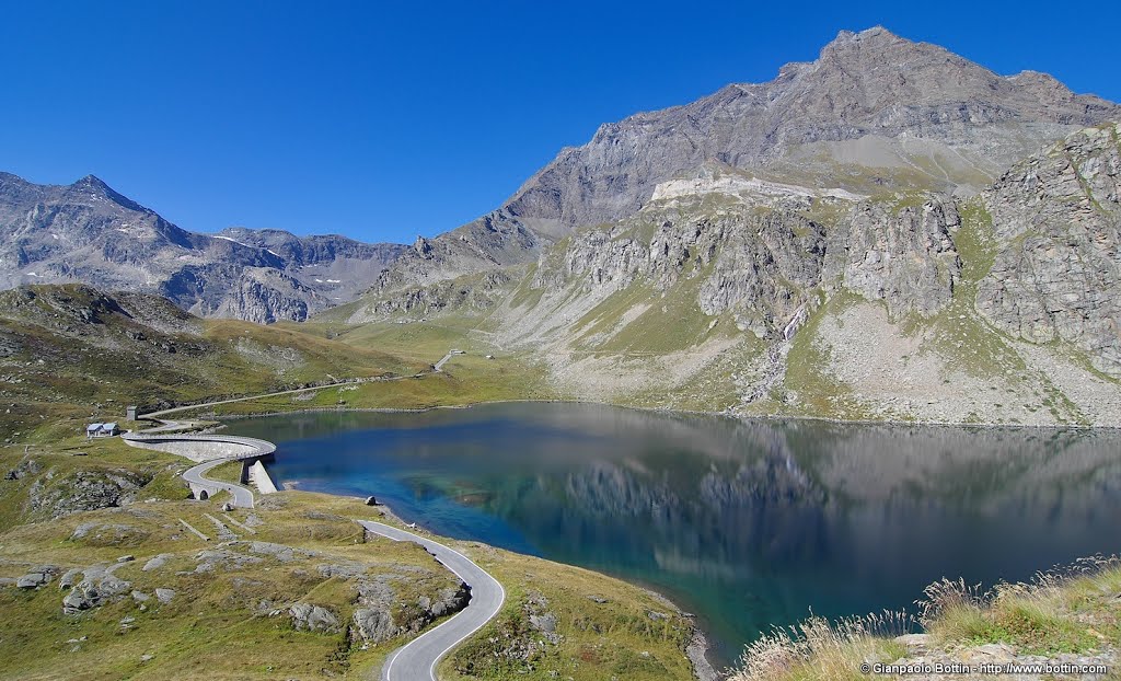 Lake Agnel by G.Bottin