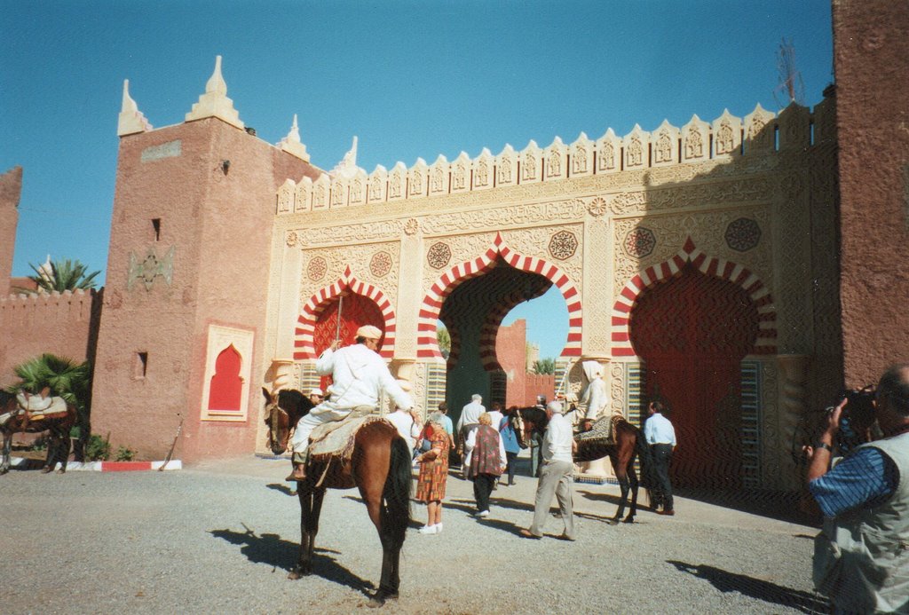 banlieue de MARRAKECH au MAROC - entré du restaurant  touristique ! "chez ALI" by LE QUELLEC