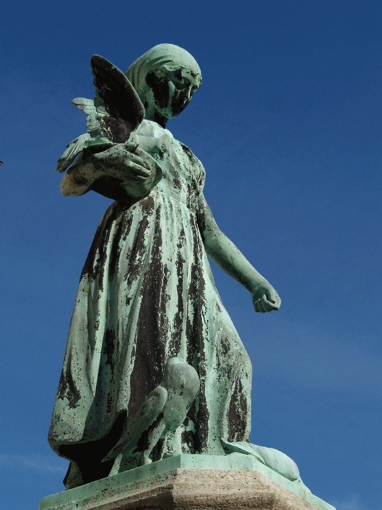 Plastik auf dem Schlegelbrunnen by Lothar Hermann