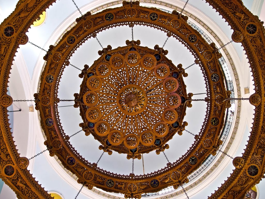 Crete island (GR) - Heraklion, Chiesa di San Marco. Geometrie sul lampadario in legno by Giancarlo Ticozzi