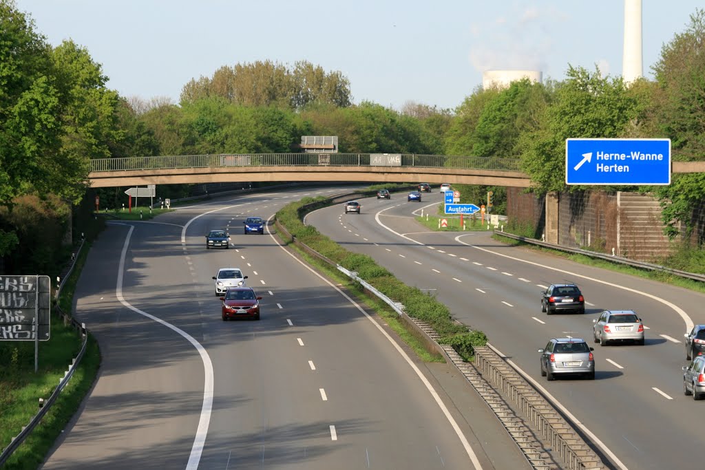 Fußgängerbrücke Emscherstraße - A 42 - Blick von der Paustraße in Crange by Alfons Kortmann