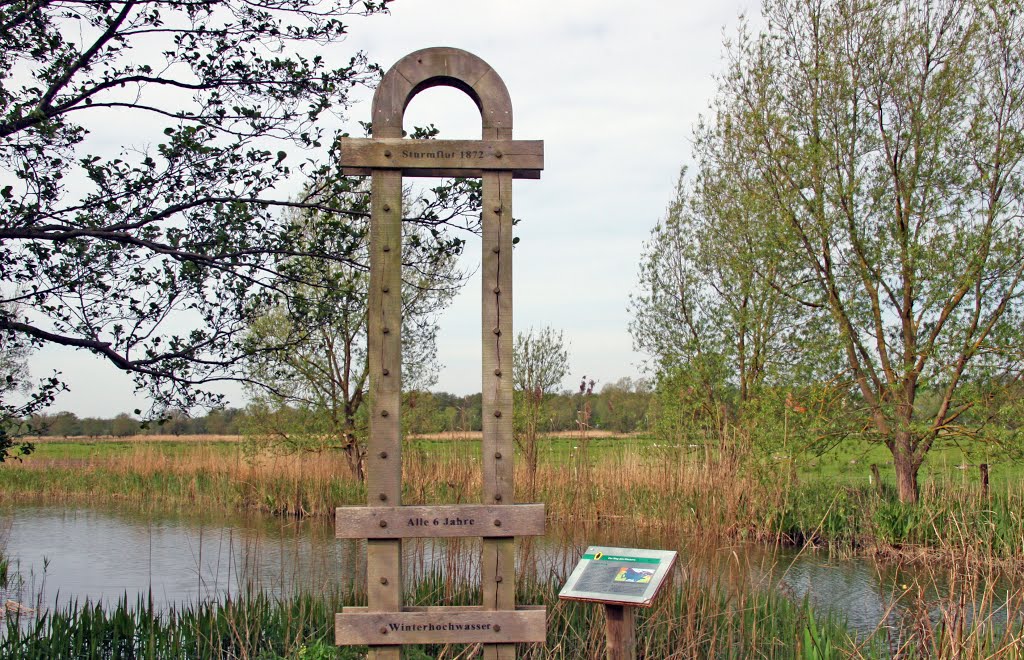 Flutmarkierungen an der Aalbeck-Niederung in Niendorf by ulrikeb