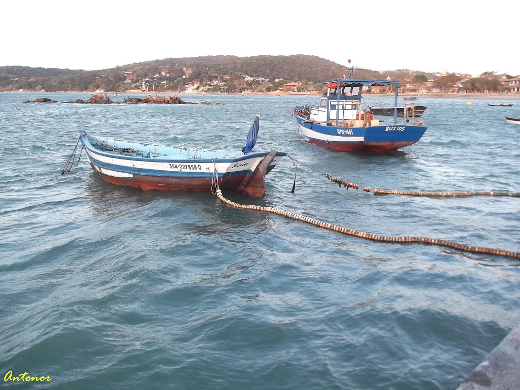 Barcos de pesca, Porto da Barra, Búzios - RJ by antonor