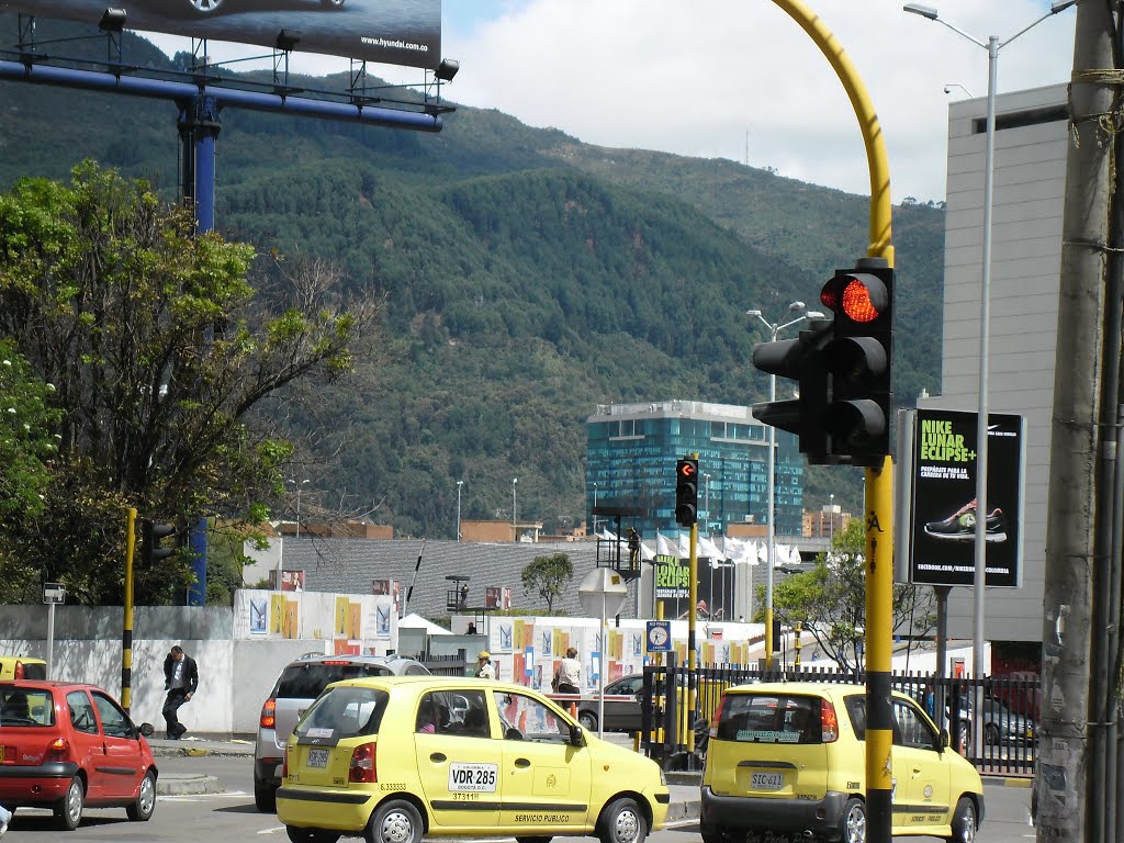 Costado Norte Unicentro, hacia el Sur-Oriente. by OGutzA