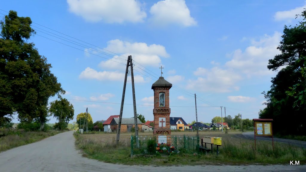 Koronowo - kapliczka przy drodze by Kazimierz .Mendlik