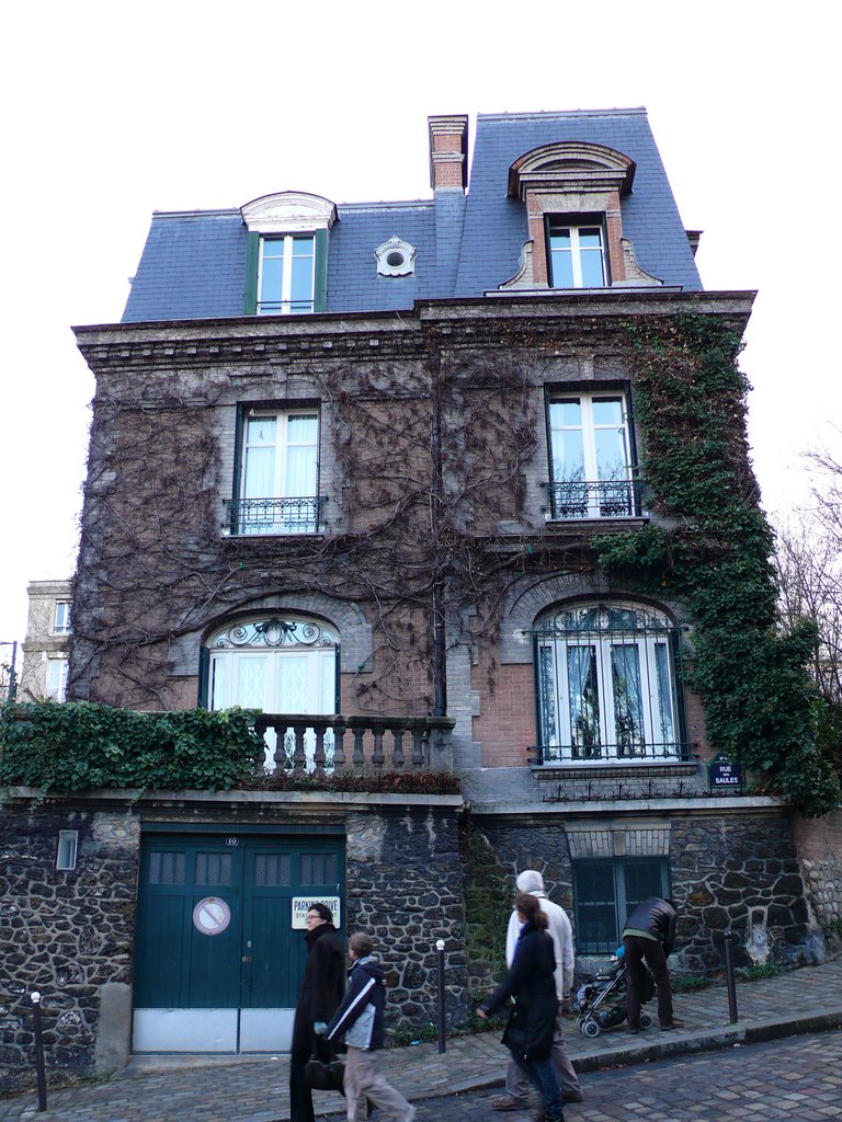 Paris - Montmartre, rue des Saules by Roberto De Bernardi