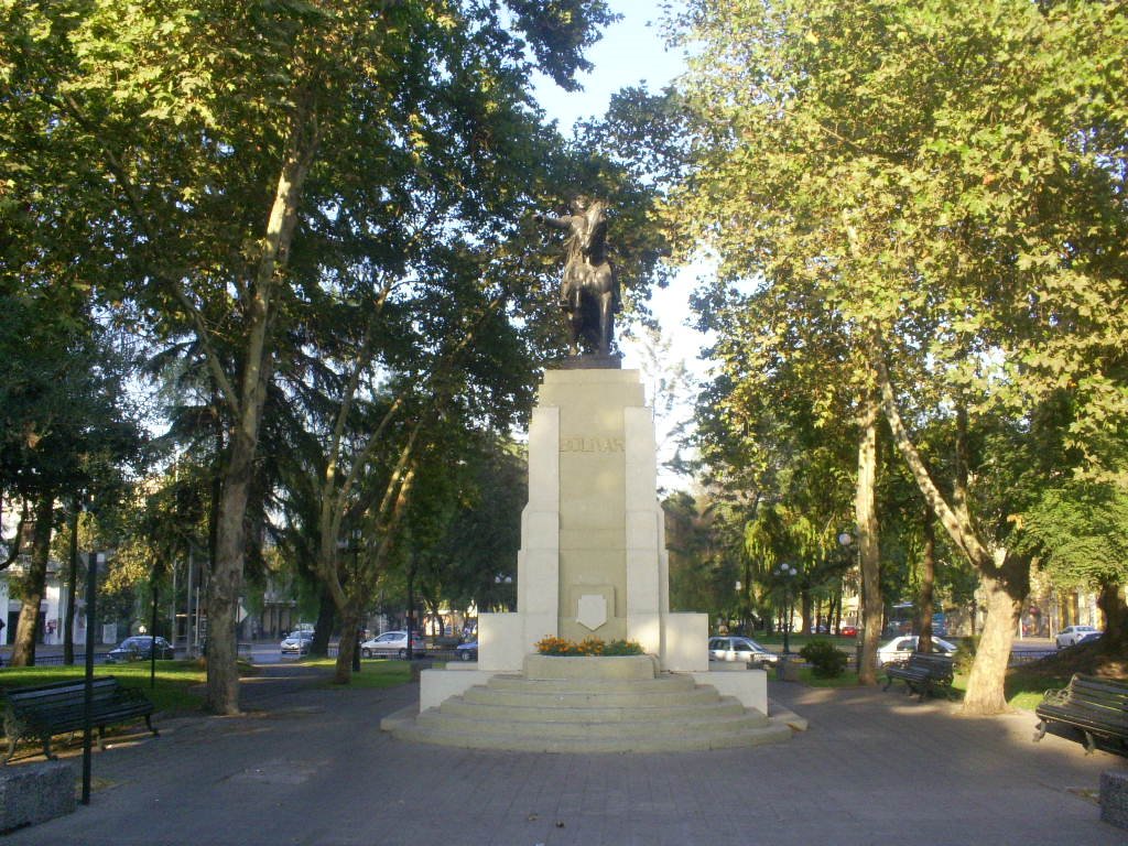 Monumento a Simón Bolívar en Santiago de Chile by Juan Patricio Gonzal…