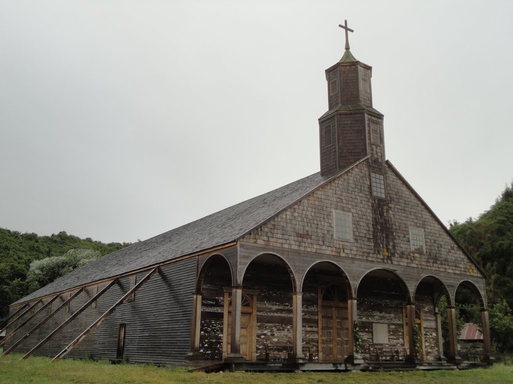 Iglesia de Quinchao by Néstor del Campo