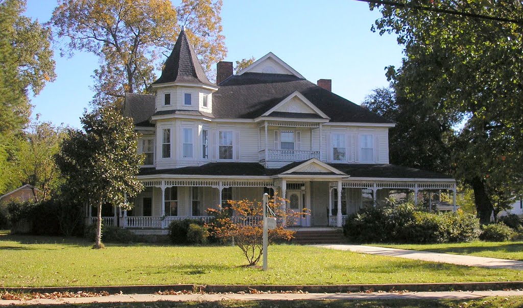 Old neat house near downtown---st by SteveTysinger