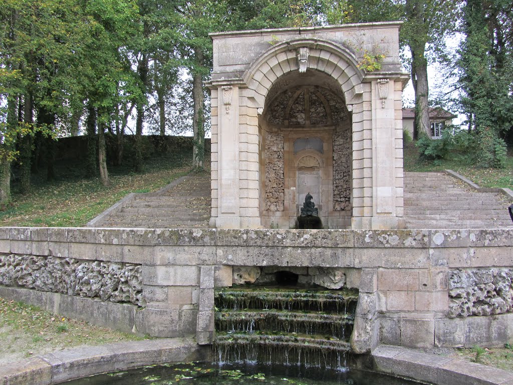 Fontein langs wandelpad Langres-Bourg (Fr) 2012 by Wim van Logten