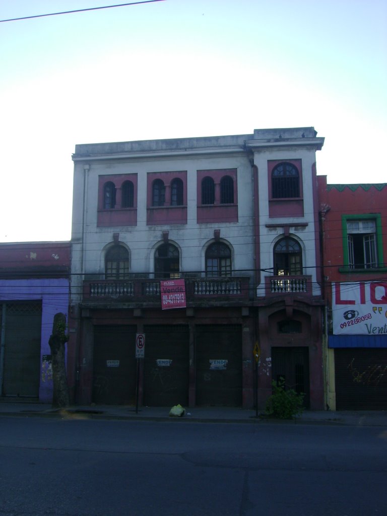 Antiguo edificio by ferroadicto