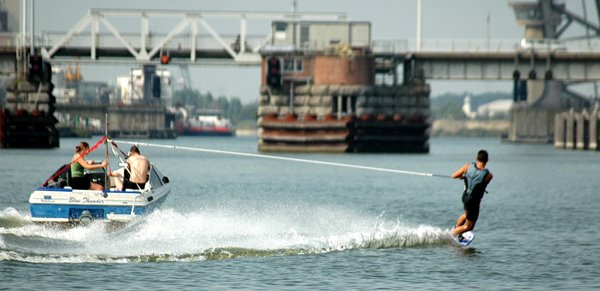 Waterboard on the "Kanaal van Willebroek" by sintjans