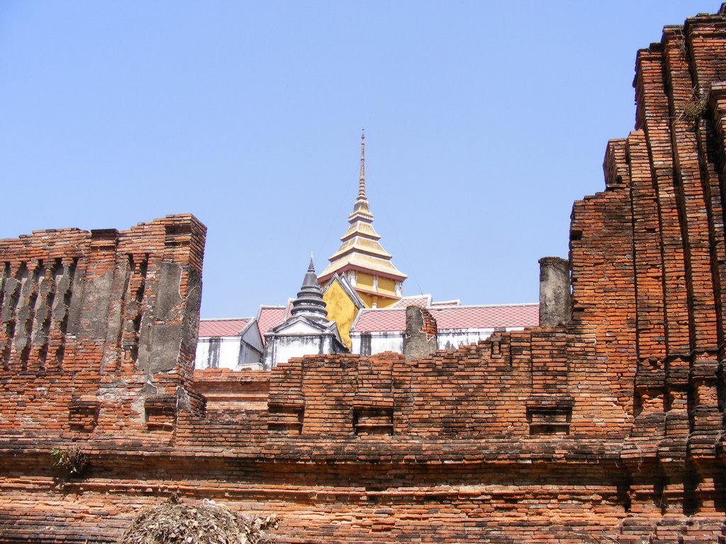 Nakhon Luang Castle 'Prasart Nakhon Luang' by pr8ngkiet