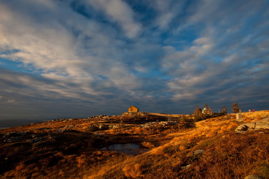 Beautiful evening light at Mount Fløyen by S.M Tunli - tunliweb.no