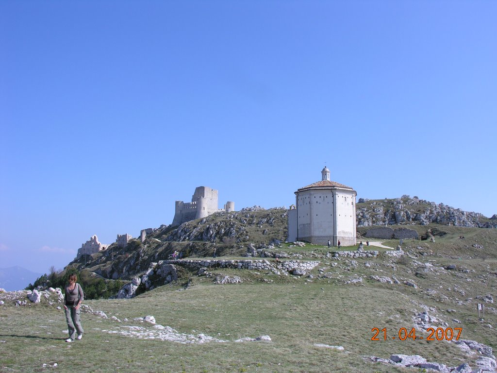 Rocca Calascio e S. Maria della Pietà by giuseppe.gaudio