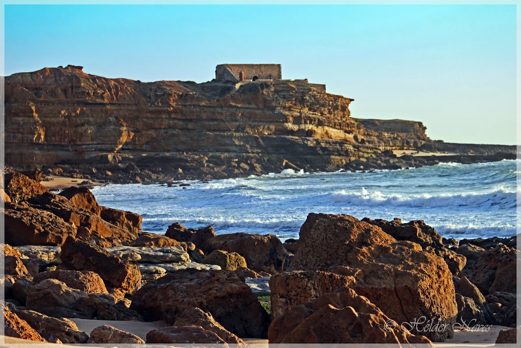 Atlantic on the rocks... by Hélder Neves