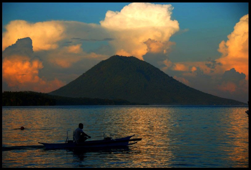 Siladen Island, Sulawesi, indonesia by magicsea