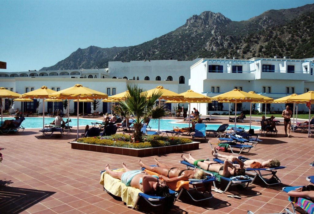 Terrasse de la picine by Jean Mahy