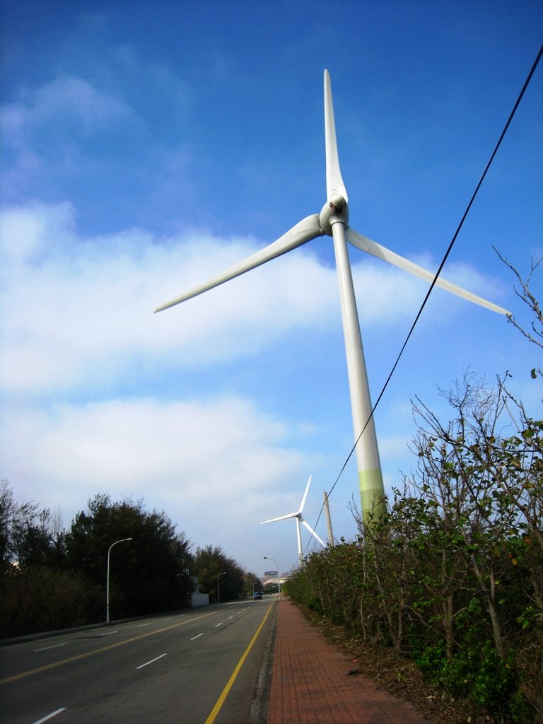 (Min)Wind power plants in Changpin Industrial Park-彰濱工業區的風力發電機 by 啟民(Min)