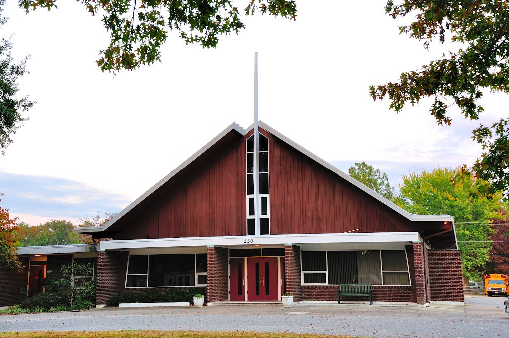 VIRGINIA: NEWPORT NEWS: Warwick River Mennonite Church, 250 Lucas Creek Road by Douglas W. Reynolds, Jr.