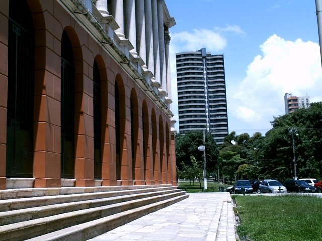 Lateral do Teatro da Paz by Rodrigo Rolim Santos