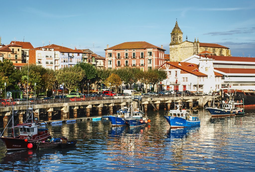 BERMEO - PUERTO Y PLAZA - BIZKAIA by mackedwars