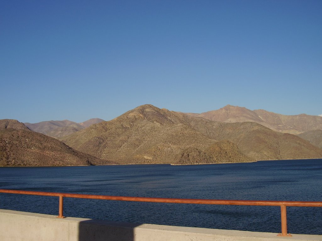 Embalse Puclaro by enriquea3