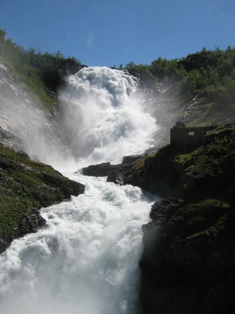 Kjossfossen by andulka