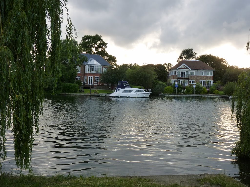 Thames side. by james.f.