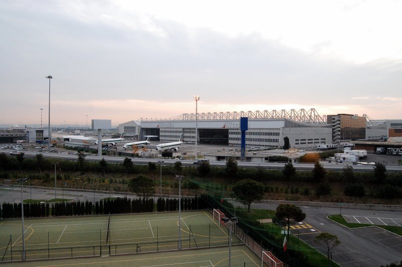 Rome Fiumicino Internacional Airport by Hugo Lima