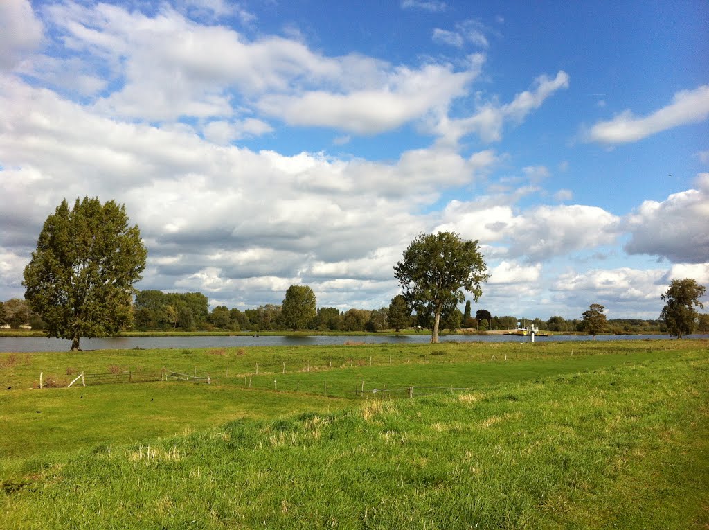 Maas bij Megen by man van het oosten