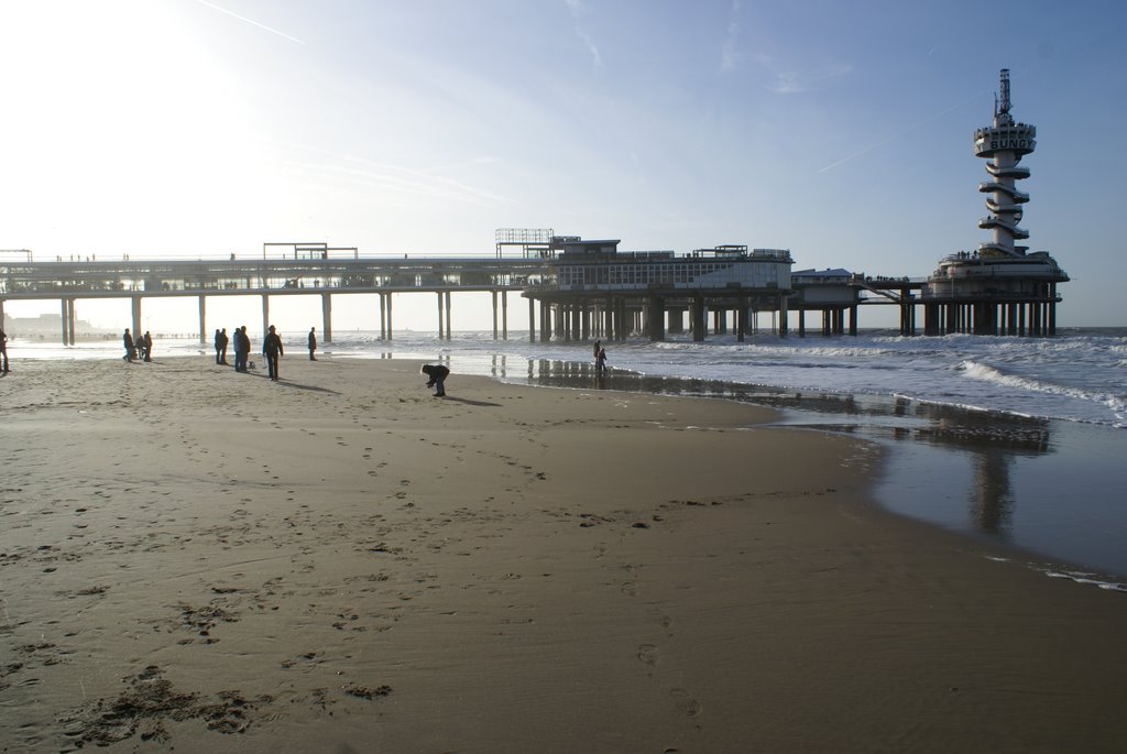 The pier scheveningen by carolinebreemer