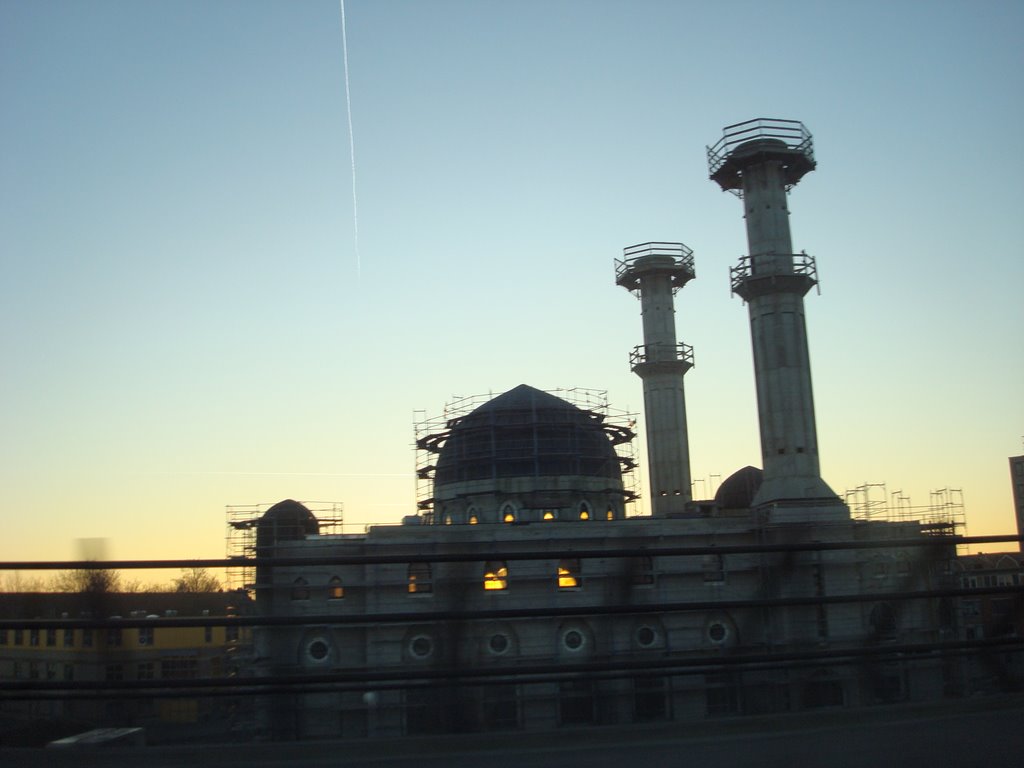 Mosque being build in Rotterdam Zuid by svache