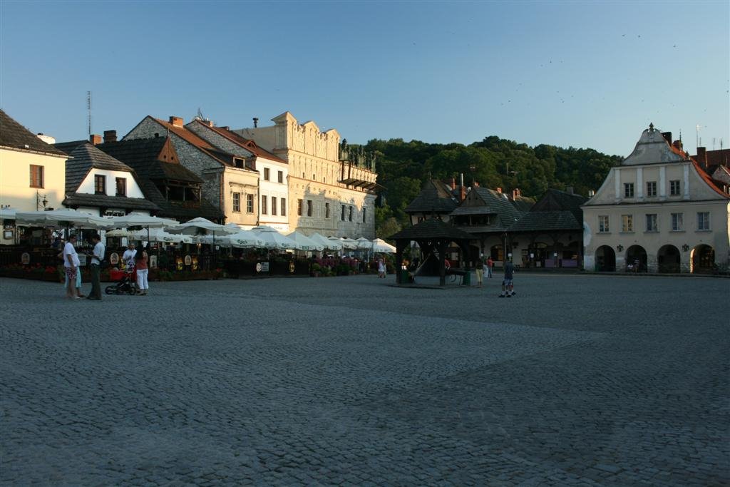 Kazimierz Dolny, Market Square 07.2007 by maxpat