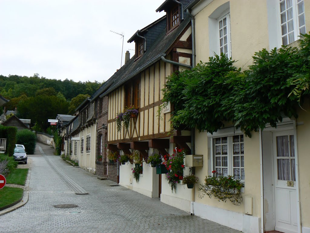 Le Bec-Hellouin - Rue de Canterbury by Luc Kessel