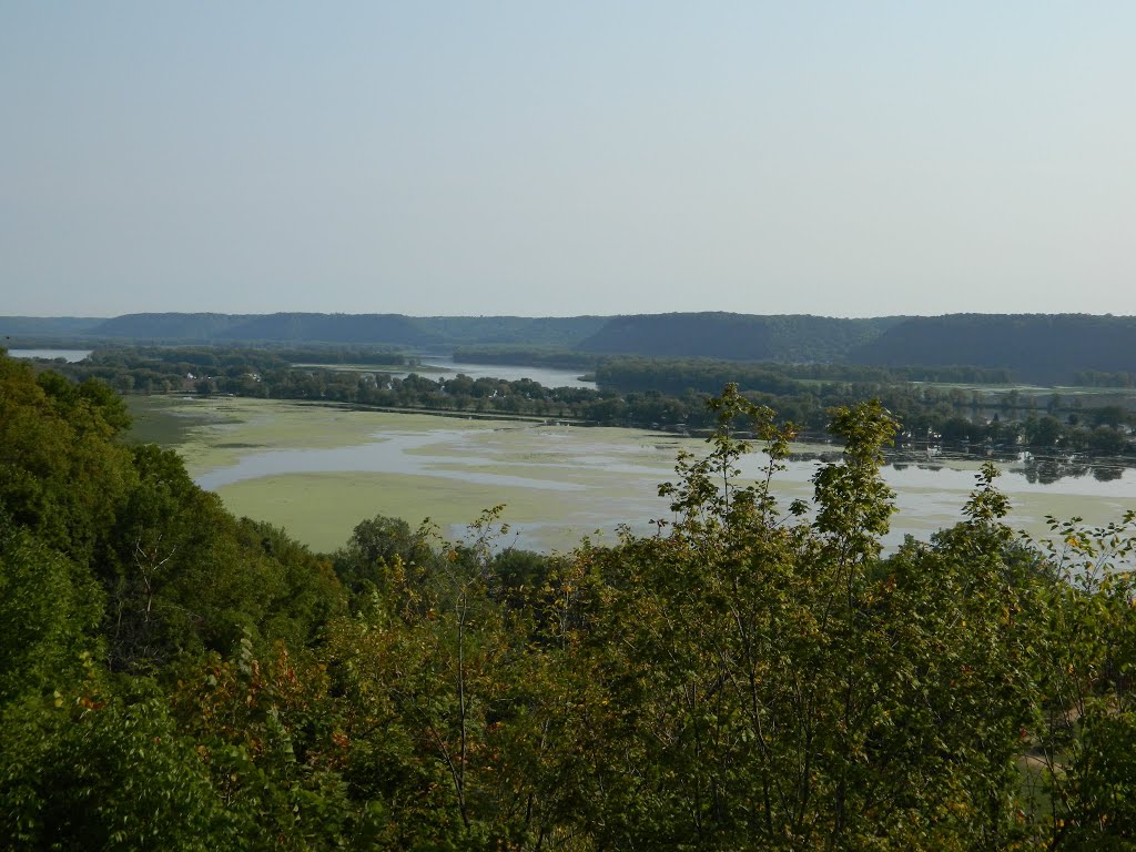 The Mississippi near Guttenberg IA by olekinderhook