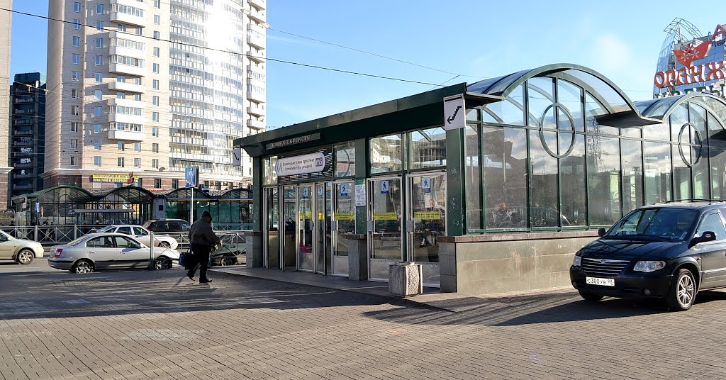 Станция метро "Комендантский проспект". / Metro station "Komendantsky Prospect". by av ivan