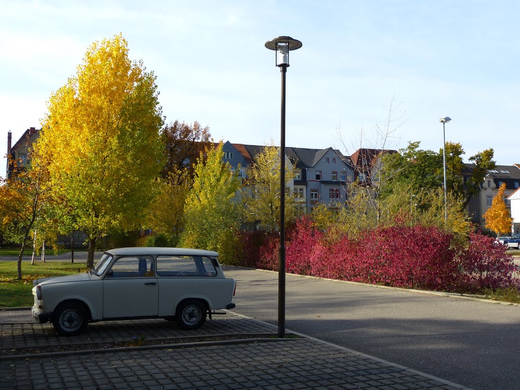 20.10.2012_Naumburg (Saale);Blick zur Rosa-Luxemburg-Strasse und Trabant Universal by rahsegler