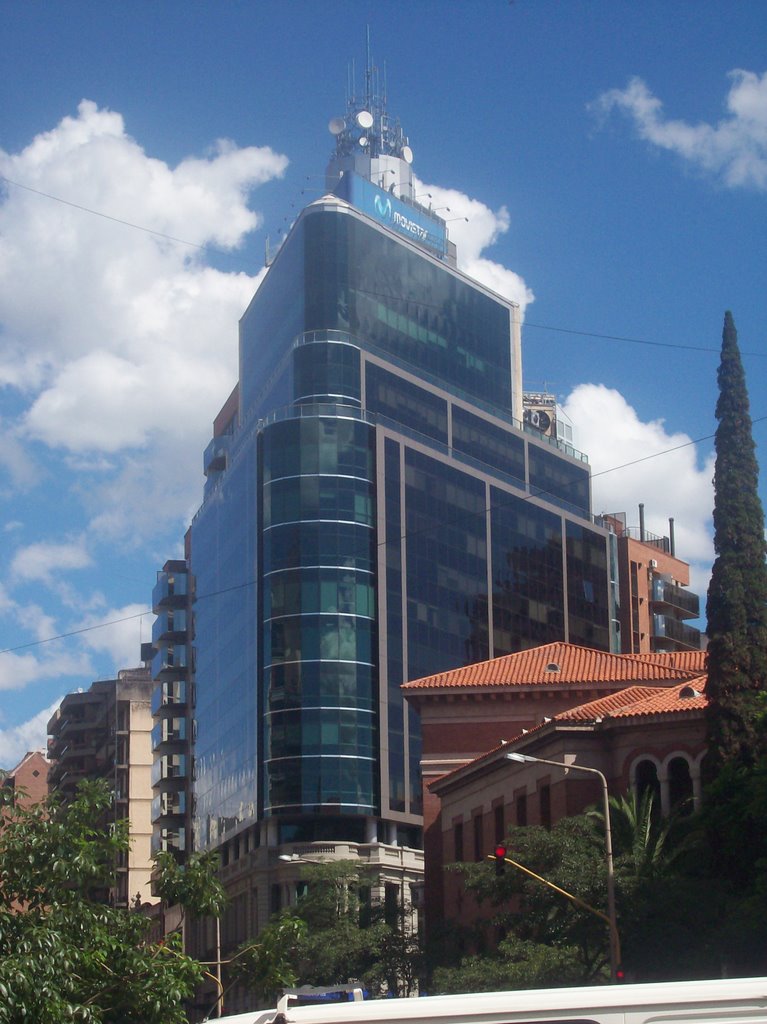 Edificio de Movistar - Noel Broda by Broda Noel