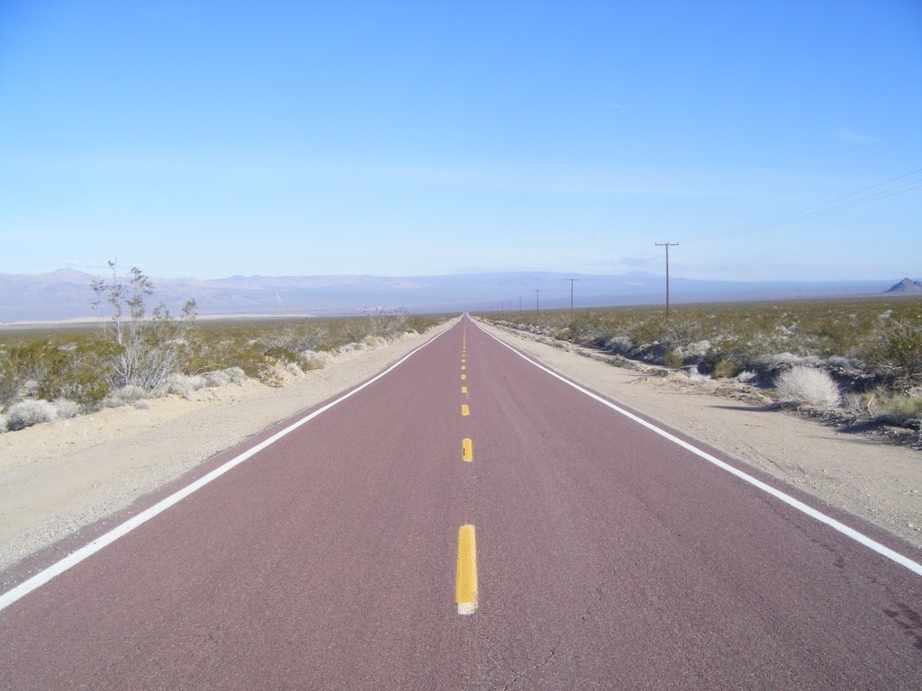 Road in mojavie by speerman