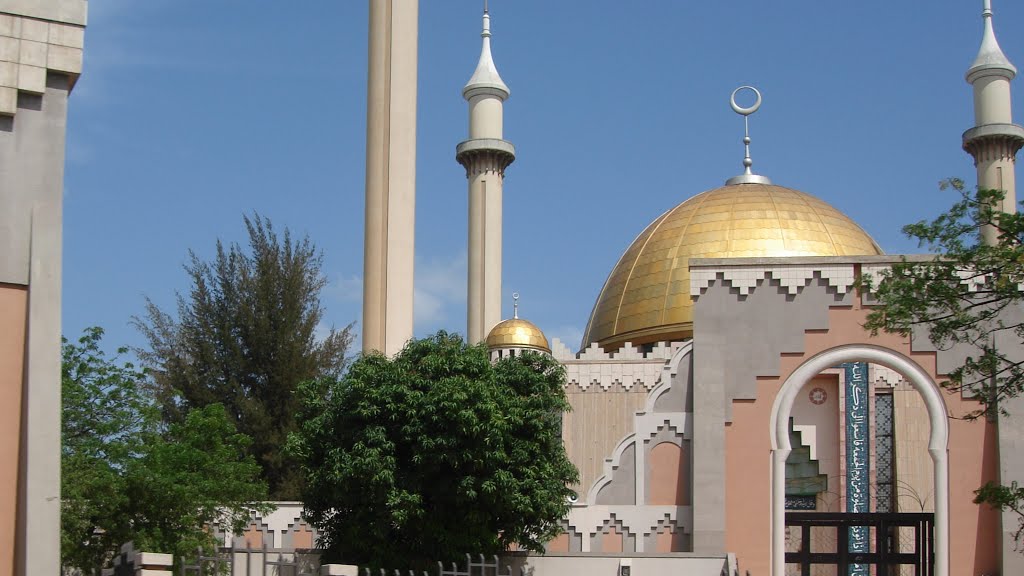 20121027-05 National Mosque - Abuja by Delondiny