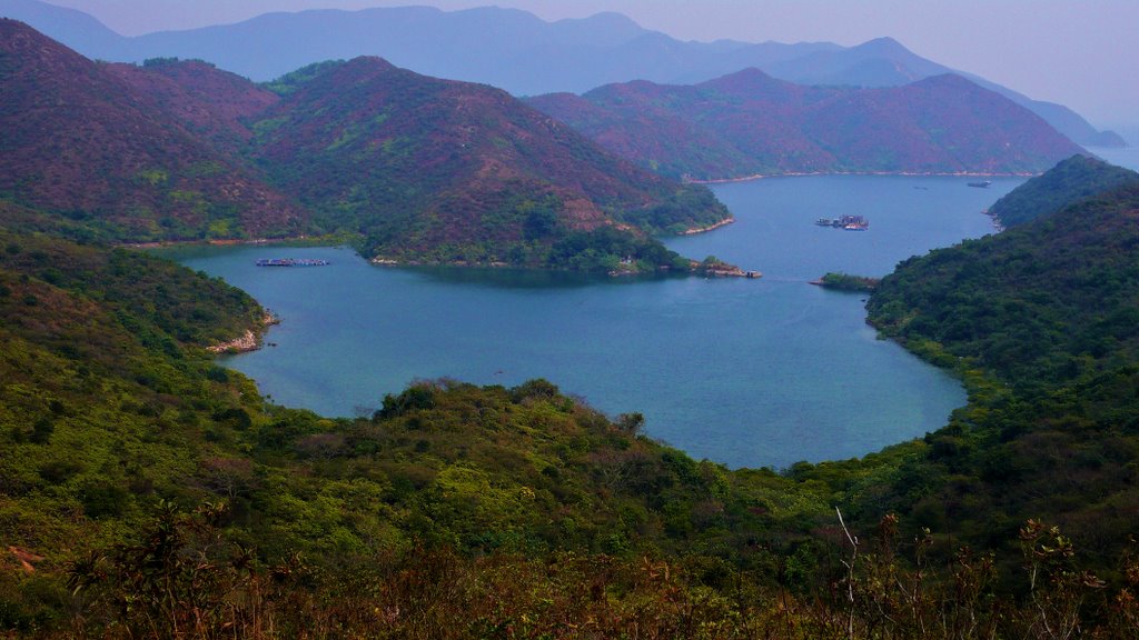 船灣淡水湖邊舊養珠場Cheung-Pai-Tun, Hong-Kong. by Clifandi Chan.(Hong Kong)